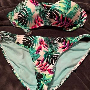 Bright Floral Bikini 👙